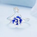 bague argentée à motif de fleur bleue