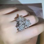 bague argentée motif fleur