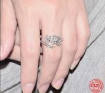 bague argentée motif fleuri