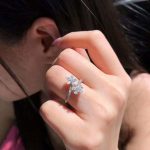 bague decoration florale en crystal blanc