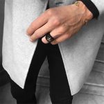 bague en acier avec fleur dorée