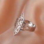bague en acier fleur lotus