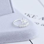 bague en argent délicate avec fleurs