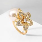 bague en cuivre ornée de perle et fleur