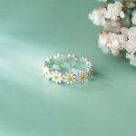 bague marguerite en zinc au design minimaliste
