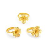 bague or avec motif floral