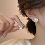 bijou floral boucle d'oreille blanche