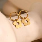 boucle d'oreille fleur argentée