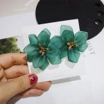 boucles d'oreilles délicates pétale de fleur