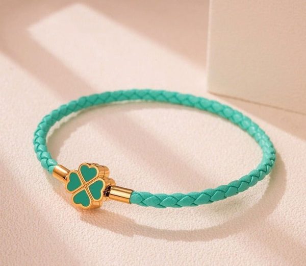 Bracelet Fleur Porte Bonheur Bleu Clair