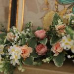 chemin de table fleuri pour décoration de mariage