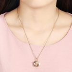 collier camélia élégant