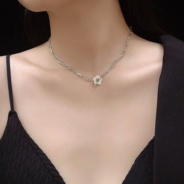 Collier Fleur Design Epuré