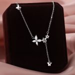 collier minimaliste motif floral