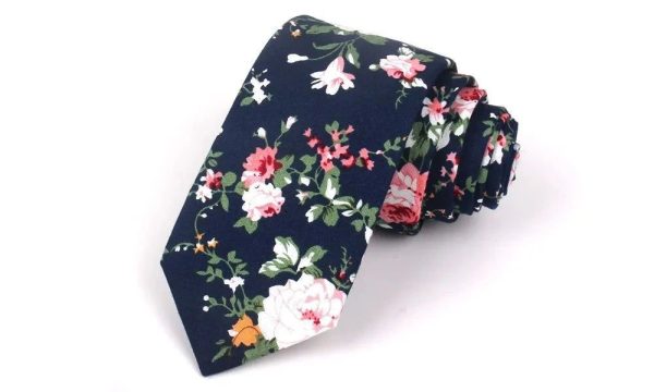 Cravate A Fleurs Bleu Foncé