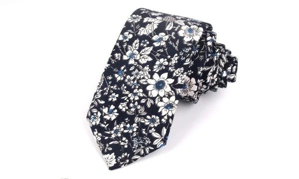 Cravate A Fleurs Epuré