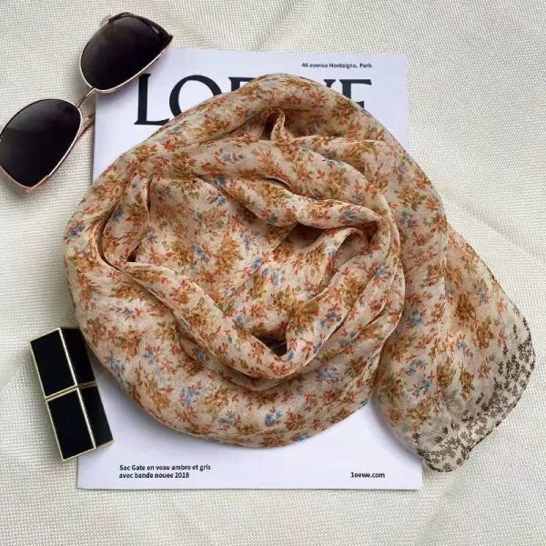 foulard fleuri soie beige