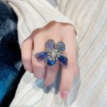 grosse bague aux fleurs colorées
