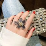 grosse bague décorative fleur