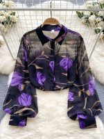 haut femme avec motifs de fleurs