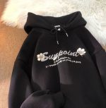 pull à fleurs design vintage noir