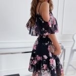 robe à fleurs roses éclatantes