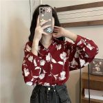 tenue décontractée chemise fleurie rouge